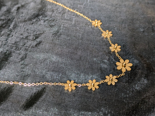 Sun Kissed Daisy Necklace